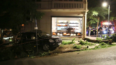 Κολωνάκι: Το ξεχασμένο χειρόφρενο της Mercedes που παρέσυρε τους πεζούς -Τουλάχιστον 11 τραυματίες, ο ένας σοβαρά
