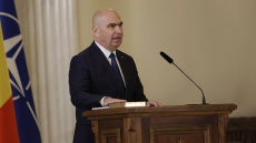 Ρουμανία: Η κυβέρνηση Μπολοζάν εξασφάλισε ψήφο εμπιστοσύνης και προωθεί αυξήσεις φόρων