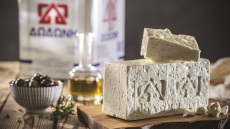 Φέτα: Το αναπόσπαστο κομμάτι της ελληνικής κουζίνας που μας ενώνει