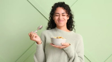 Ρυθμίστε πείνα και σάκχαρο με μια απλή διατροφική αλλαγή – Χωρίς να «κόψετε» τροφές