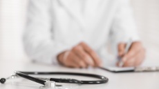 Φρίκη στη Γερμανία: Γιατρός κατηγορείται ότι σκότωσε τουλάχιστον 15 ασθενείς με κοκτέιλ φαρμάκων