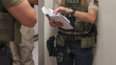 Απελάσεις μεταναστών προς τρίτες χώρες ακόμη και μέσα σε έξι ώρες θα κάνουν οι αμερικανικές Αρχές