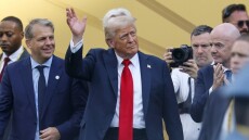 Ούτε Ρονάλντο ούτε Μέσι: Ο Πελέ είναι ο GOAT του ποδοσφαίρου για τον Ντόναλντ Τραμπ - Βίντεο 