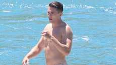 Ο Βίκτορ Γιόκερες επέλεξε τη Μύκονο για τις διακοπές του