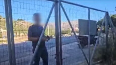 Κλείδωσαν βουλευτή του ΠΑΣΟΚ στο εργοτάξιο του Δικαστικού Μεγάρου στη Χίο - «Άνοιξε την πόρτα να βγω», δείτε βίντεο