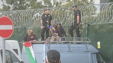 Βρετανία: Φιλοπαλαιστίνιοι ακτιβιστές έριξαν βαν στον περιμετρικό φράχτη αμυντικής βιομηχανίας στο Εδιμβούργο