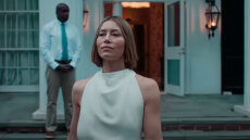 H Τζέσικα Μπίελ έγινε viral για το λευκό φόρεμα στη σειρά The Better Sister - Το βίντεο για το  πώς απέκτησε το σώμα αυτό συγκέντρωσε 3,3 εκατ. views
