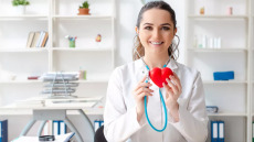 Χοληστερόλη: Ποιες τιμές της «προμηνύουν» τη νόσο Αλτσχάιμερ – Έλληνας ερευνητής εξηγεί