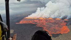 Νέα έκρηξη ηφαιστείου στην Ισλανδία: Εκκενώθηκαν περιοχές, δείτε φωτογραφίες