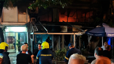 Κάηκε ολοσχερώς μαγαζί κοντά στο Μεταξουργείο - Εμπρησμό «βλέπουν» οι κάτοικοι της περιοχής
