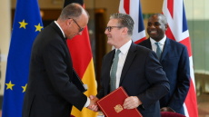 Βρετανία και Γερμανία υπέγραψαν σύμφωνο συνεργασίας στον αμυντικό τομέα και στην καταπολέμηση της παράτυπης μετανάστευσης
