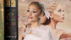 Η Αριάνα Γκράντε διαψεύδει ότι εγκαταλείπει το τραγούδι: «Είναι πολύ ανόητο εκ μέρους σας να το υποθέτετε»