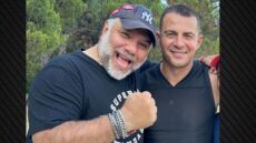 Ο Γρηγόρης Αρναούτογλου συνάντησε τον Γιώργο Αγγελόπουλο στη Σκιάθο - Δείτε φωτογραφία