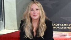 Η Κριστίνα Άπλγκεϊτ ετοιμάζει την αυτοβιογραφία της: «Είναι τρομακτικό να αποφασίζεις να τα πεις όλα» 