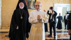 Ο Αρχιεπίσκοπος Αμερικής Ελπιδοφόρος συναντήθηκε με τον πάπα Λέοντα στο Βατικανό