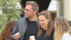 Γκάρνερ: Ο σύντροφός της σέβεται την οικογενειακή σχέση που διατηρεί με τον Άφλεκ - «Είναι υπομονετικός και υποστηρικτικός» λένε πηγές