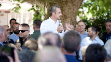 Οι θερινές περιοδείες Μητσοτάκη, οι εσωκομματικές το φθινόπωρο και το συνέδριο από το... 2026