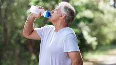 Τι πρέπει να προσέχουν οι καρδιοπαθείς το καλοκαίρι; Ο γιατρός δίνει οδηγίες
