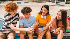 Ύποπτα αυτά τα γλυκαντικά για πρώιμη ήβη – Πώς επιταχύνουν την εφηβεία