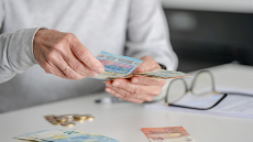 Συντάξεις Νοεμβρίου: Χιλιάδες συνταξιούχοι θα λάβουν διπλή πληρωμή – Τι πρέπει να γνωρίζουν