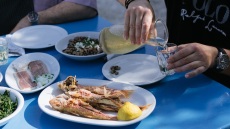 Τηγανητό μπαρμπούνι από τον Ξυπόλητο