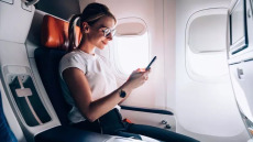 Πτήσεις: Τι πρέπει να προσέξουν όσοι έχουν οφθαλμοπάθειες, φορούν γυαλιά ή φακούς επαφής