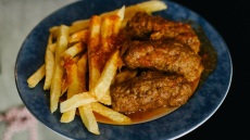 Τα σουτζουκάκια της ιστορικής ταβέρνας «Νικήτας»