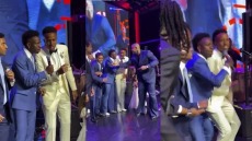 Βινίσιους, Ροντρίγκο και Καμαβινγκά κλέβουν την παράσταση στον γάμο του Μιλιτάο με... ραπ - Βίντεο
