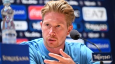 Ντε Μπρόινε για Κόντε και Γκουαρδιόλα: «Οι καλύτεροι είναι λίγο τρελοί»
