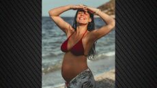 Η Ιωάννα Τριανταφυλλίδου ποζάρει με μαγιό και φουσκωμένη κοιλιά 