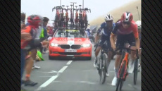 Ατύχημα στον Γύρο Γαλλίας: Αυτοκίνητο ομάδας παρέσυρε θεατή στην ανάβαση του Περεσούρντ - Βίντεο
