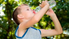 Οδηγός «επιβίωσης» στον καύσωνα - Παιδιά, ηλικιωμένοι και άτομα με χρόνιες παθήσεις κινδυνεύουν περισσότερο