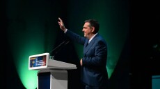 Από το Harvard στην Αμαλίας: Το νέο αφήγημα του Αλέξη Τσίπρα που γράφει βιβλίο για... το αύριο