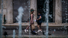 «Εβρασε» σήμερα η χώρα και ήταν μόνον η αρχή του καύσωνα - Πάνω από 42 βαθμούς την ημέρα και 30 τη νύχτα θα σημαδεύει ο υδράργυρος