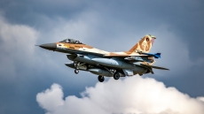 Υεμένη: Ο ισραηλινός στρατός επιτίθεται σε στόχους των Χούθι στο λιμάνι της Χοντέιντα