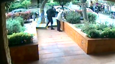 Παρίσταναν τους λογιστές και εξαπατούσαν ηλικιωμένους στη νοτιοανατολική Αττική - Δείτε βίντεο από τη δράση τους