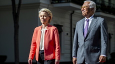 Ενωμένοι θα αποφασίσουμε την απάντηση της Ευρώπης στους δασμούς του Τραμπ, λένε Κόστα, Φον ντερ Λάιεν και Μακρόν