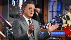 The Late Show: Η εντυπωσιακή πορεία με τον Στίβεν Κόλμπερτ και οι αντιδράσεις κορυφαίων παρουσιαστών μετά το κόψιμο της εκπομπής