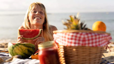 Αδυνάτισμα: Απολαμβάνουμε το καλοκαίρι χωρίς να πάρουμε βάρος – Δύο ειδικοί συμβουλεύουν