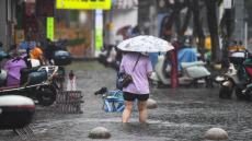 Συναγερμός στην Κίνα ενόψει ισχυρών βροχοπτώσεων: Χιλιάδες πολίτες απομακρύνθηκαν από ευάλωτες περιοχές