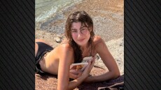 Τόπλες στα βράχια η Χρύσα Μιχαλοπούλου - «Γεμάτη ευγνωμοσύνη» δηλώνει στο Instagram

