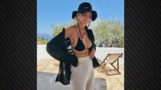 Η Χριστίνα Κοντοβά απολαμβάνει το καλοκαίρι στη Σκόπελο - Δείτε τις φωτογραφίες