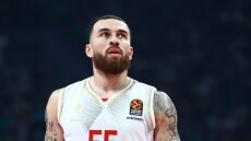 Πρόεδρος Χάποελ για Μάικ Τζέιμς: «Τηλεφωνούσε κάθε μέρα στον Ιτούδη, ήθελε μανιωδώς να έρθει στην ομάδα»