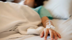 Παιδί πέθανε από αμοιβάδα που «τρώει» τον εγκέφαλο – Πώς μεταδίδεται
