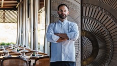 Μάριος Πετράκης: Όταν η διεθνής εμπειρία συναντά την κρητική ψυχή