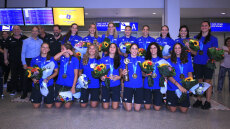 Υποδοχή ηρωίδων στο Ελ. Βενιζέλος για τις Παγκόσμιες Πρωταθλήτριες - Οι πρώτες δηλώσεις της Εθνικής Πόλο Γυναικών