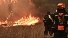 Ενισχύθηκαν οι δυνάμεις για τη φωτιά στο Λειψύδριο του Κιλκίς, ήχησε το 112