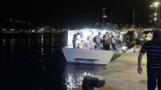 Απομακρύνεται από τον ύφαλο το φορτηγό πλοίο που προσάραξε στη Σητεία - Δείτε φωτογραφίες από τη διάσωση του πληρώματος