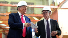 Επιμένει ο Τραμπ στη διαμάχη με τον Πάουελ της Fed – «Σκέφτομαι να εγκρίνω αγωγή σε βάρος του»
