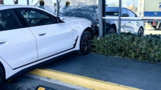 Αυτοκίνητο έπεσε πάνω σε τζαμαρία σούπερ μάρκετ στο Ρίο 